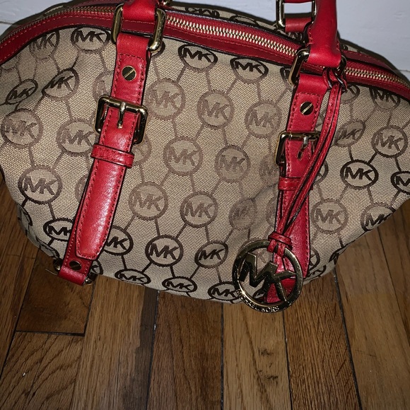 Michael Kors barely used pocketbook - Picture 7 of 8